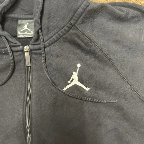 Jordan women zip up hoodie. Medium - Picture 3 of 7